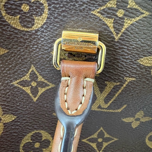 Louis Vuitton Paris, Brown Purse, Excelent Condition, Comes with Strap - Picture 10 of 15
